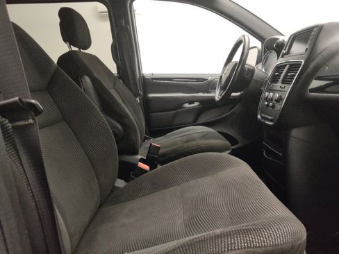 Used 2020 Dodge Grand Caravan SE image 21