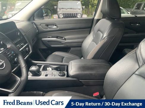 Used 2024 Nissan Pathfinder SL AWD/4WD image 15