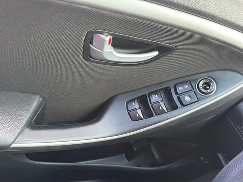 Used 2017 Hyundai Elantra GT FWD image 22