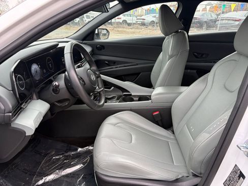 Used 2025 Hyundai Elantra Limited image 25