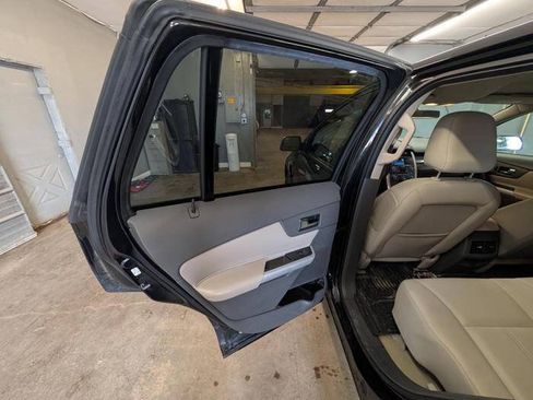 Used 2011 Ford Edge SE FWD image 24