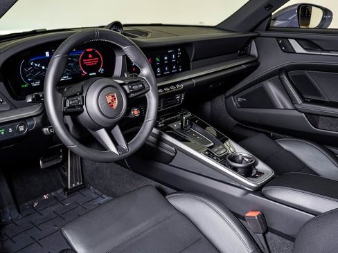 Certified 2025 Porsche 911 Carrera image 4