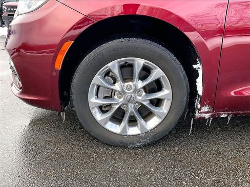 Used 2021 Chrysler Pacifica Touring-L w/ Premium & Safety Sphere Group image 7