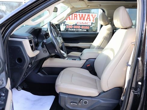 Used 2024 Ford Expedition Limited RWD image 7