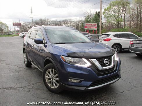 Used 2017 Nissan Rogue SV AWD/4WD image 1