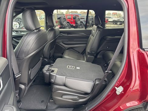 New 2025 Jeep Grand Cherokee L Altitude image 24