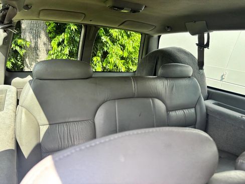 Used 1999 Chevrolet Suburban 4WD w/ Preferred Equipment Group 3 image 10