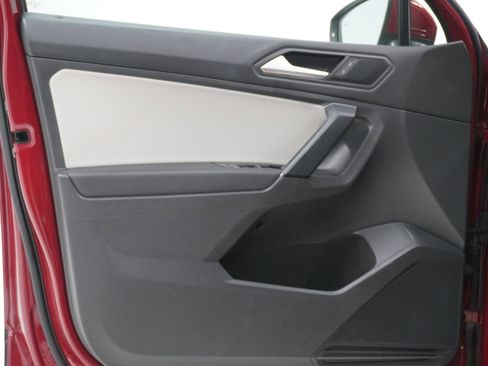 Used 2019 Volkswagen Tiguan SE image 14