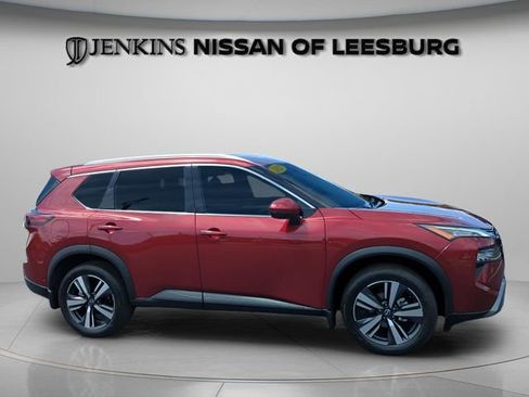 Certified 2025 Nissan Rogue SL FWD image 2