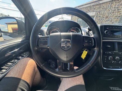 Used 2014 Dodge Grand Caravan SE FWD image 28