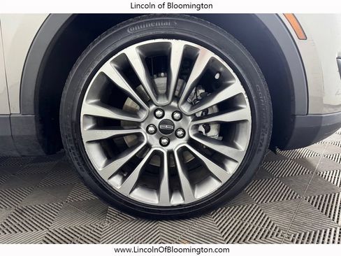 Used 2017 Lincoln MKX Reserve w/ Driver Assistance Package FWD image 19
