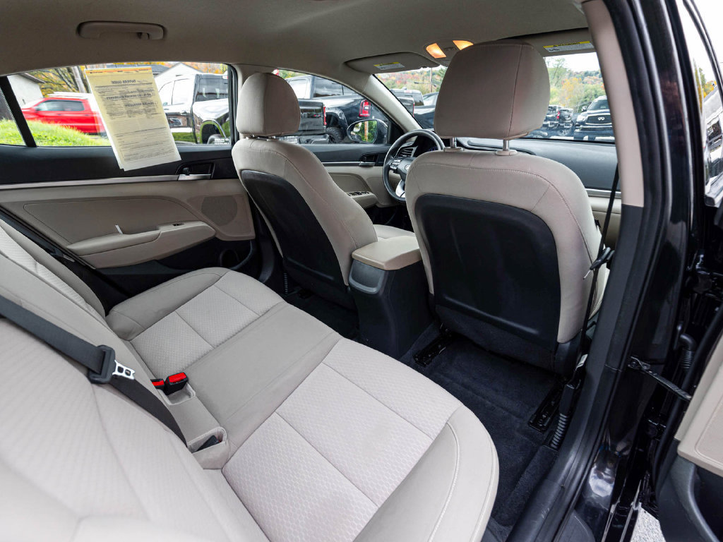 Used 2020 Hyundai Elantra SE FWD image 28