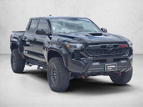 Used 2025 Toyota Tacoma TRD Sport AWD/4WD image 3