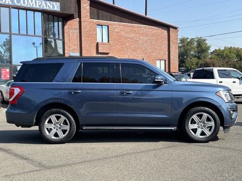 Used 2018 Ford Expedition XLT w/ Equipment Group 202A image 2