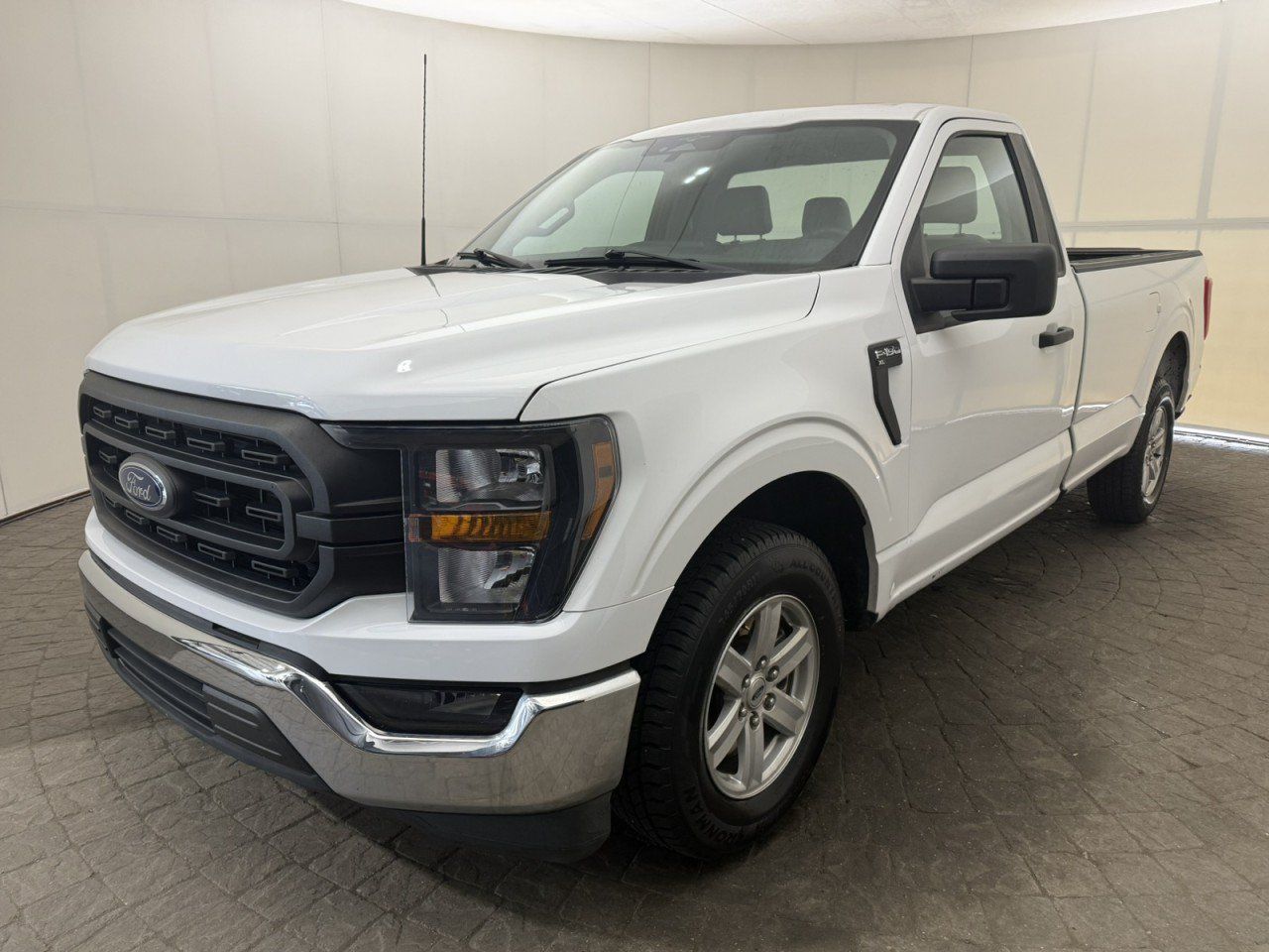Used 2023 Ford F150 XL w/ Trailer Tow Package RWD image 3
