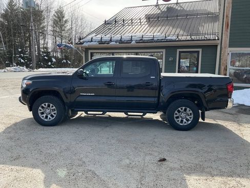 Used 2019 Toyota Tacoma SR5 AWD/4WD image 13