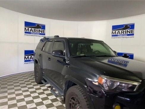 Used 2019 Toyota 4Runner SR5 w/ Phone Cable & Charge Package image 4