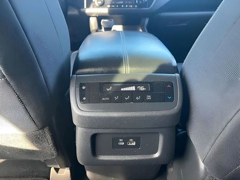 Used 2022 Nissan Pathfinder SV image 25