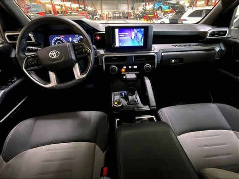 Used 2025 Toyota Tacoma TRD Off-Road image 21
