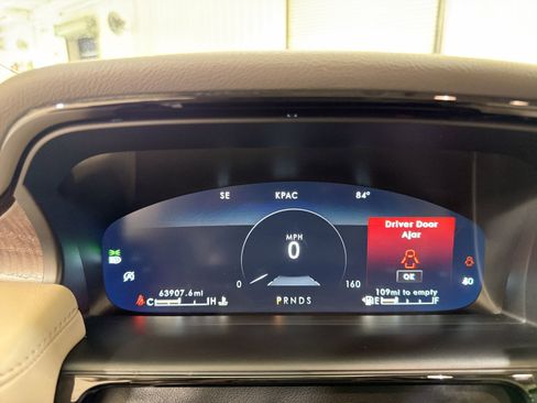 Used 2022 Lincoln Nautilus Reserve w/ Equipment Group 201A image 16