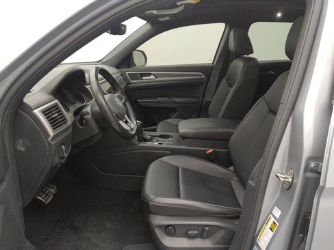 Used 2020 Volkswagen Atlas Cross Sport SE w/ Panoramic Sunroof Package image 17