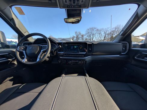 Used 2024 Chevrolet Silverado 2500 LTZ w/ LTZ Plus Package image 2