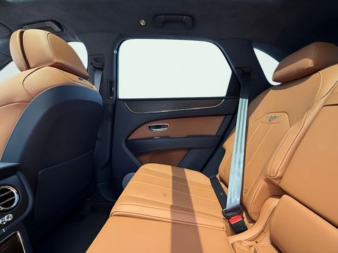 Used 2023 Bentley Bentayga AWD/4WD image 43