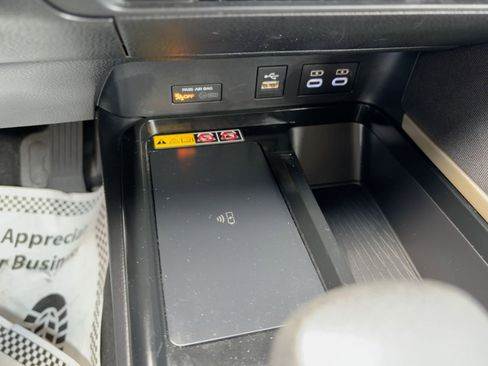 Used 2025 Toyota Camry LE image 32