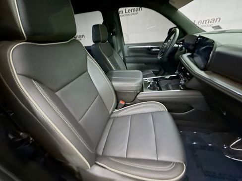 Used 2025 Chevrolet Tahoe Premier AWD/4WD image 31