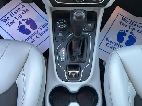 Used 2021 Jeep Cherokee Latitude Plus w/ Security Package image 15