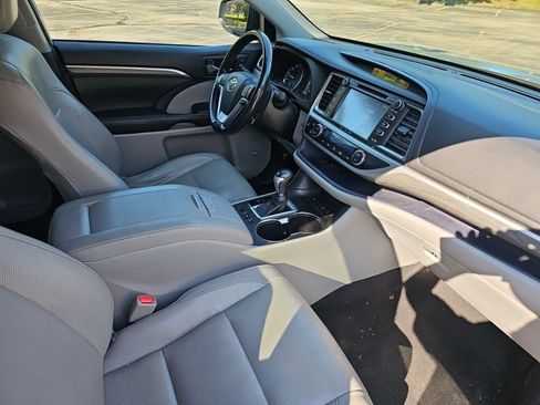 Used 2018 Toyota Highlander Limited Platinum AWD/4WD image 10
