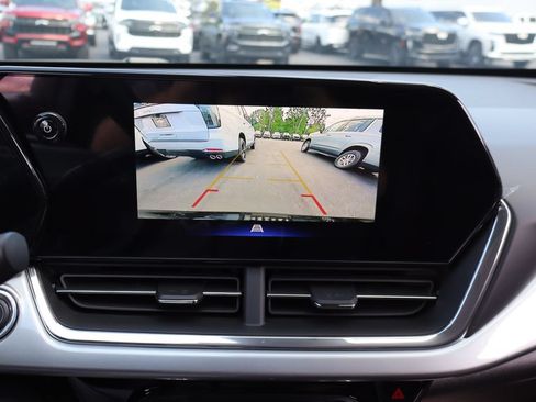 New 2026 Chevrolet Trax LT w/ LT Convenience Package FWD image 12