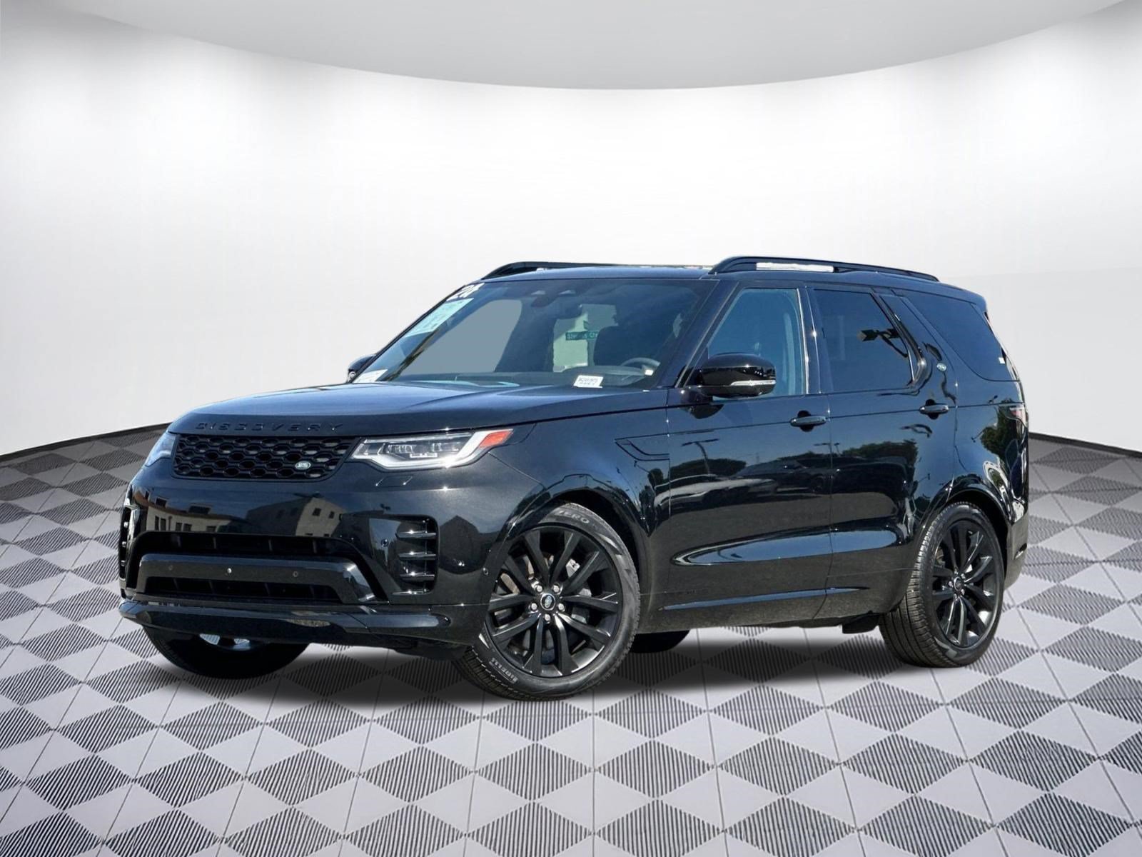 Used 2024 Land Rover Discovery Dynamic SE AWD/4WD image 1