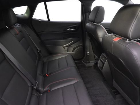 Used 2024 Chevrolet Trax RS w/ Sunroof Package FWD image 18