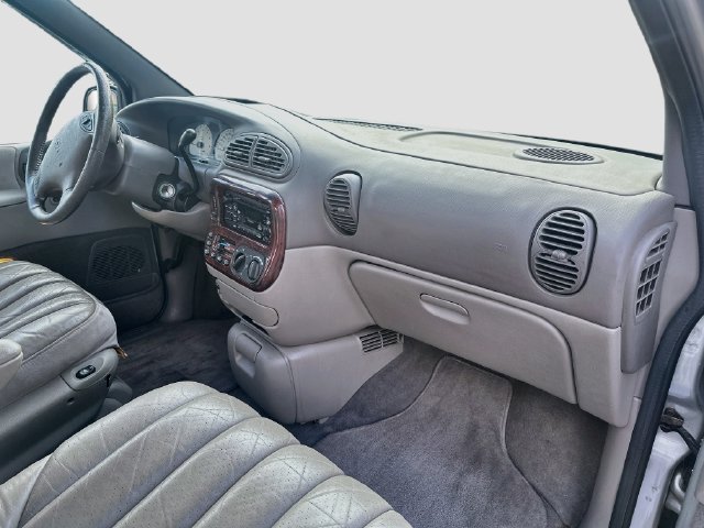 Used 2000 Chrysler Town & Country Limited AWD/4WD image 27