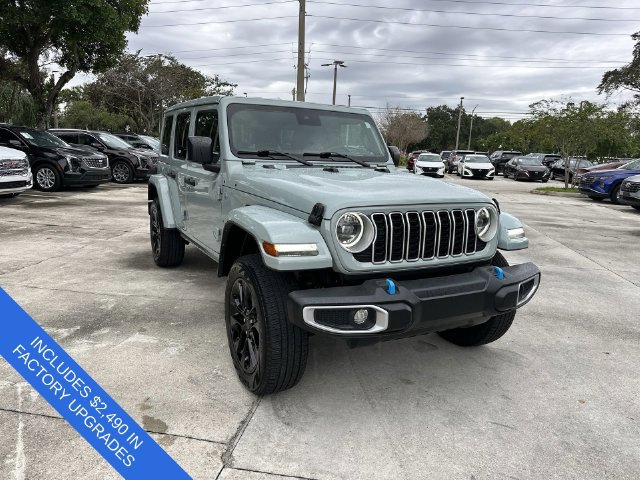 Used 2024 Jeep Wrangler Unlimited Sahara AWD/4WD image 17
