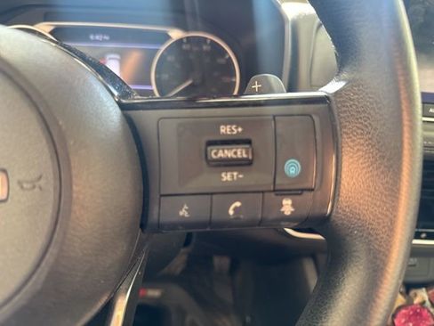Used 2023 Nissan Rogue SV FWD image 12