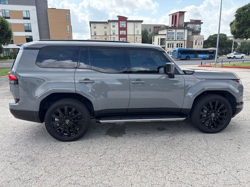 Used 2024 Lexus GX 550 w/ Accessory Package (2T) AWD/4WD image 5