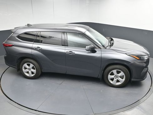 Used 2022 Toyota Highlander LE image 33