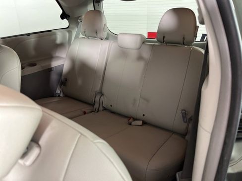 Used 2012 Toyota Sienna XLE image 16