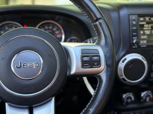 Used 2016 Jeep Wrangler Unlimited Rubicon AWD/4WD image 24