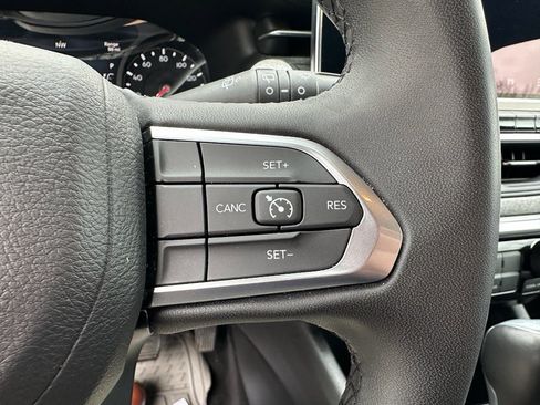 Used 2024 Jeep Compass Latitude image 18