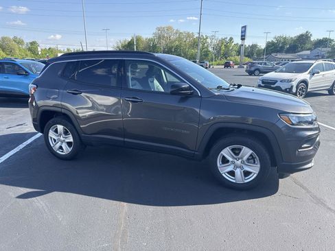 Used 2022 Jeep Compass Latitude AWD/4WD image 2