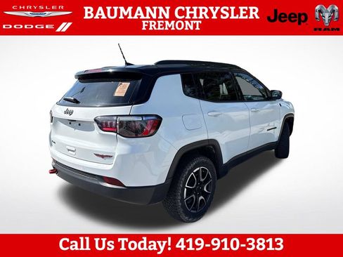 Used 2025 Jeep Compass Trailhawk AWD/4WD image 6