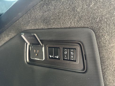 Used 2023 Cadillac Escalade Sport Platinum w/ LPO, ONYX Package image 29