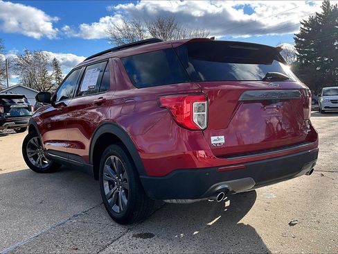 Used 2023 Ford Explorer XLT w/ Equipment Group 202A image 5