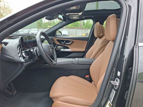Used 2025 Mercedes-Benz E 350 4MATIC Sedan image 14