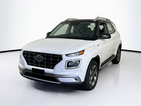 Used 2023 Hyundai Venue Limited image 1
