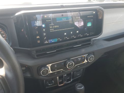 Used 2025 Jeep Gladiator Sport AWD/4WD image 34