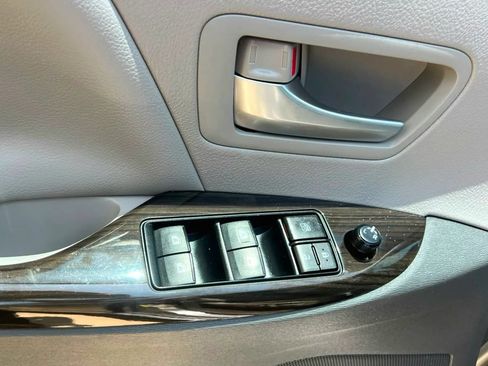 Used 2015 Toyota Sienna XLE w/ XLE Navigation Package FWD image 19